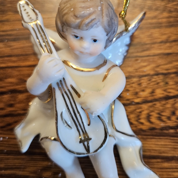 NEW, In Original Box, 4 Musical Cherub Christmas Tree Ornaments. - Picture 10 of 11